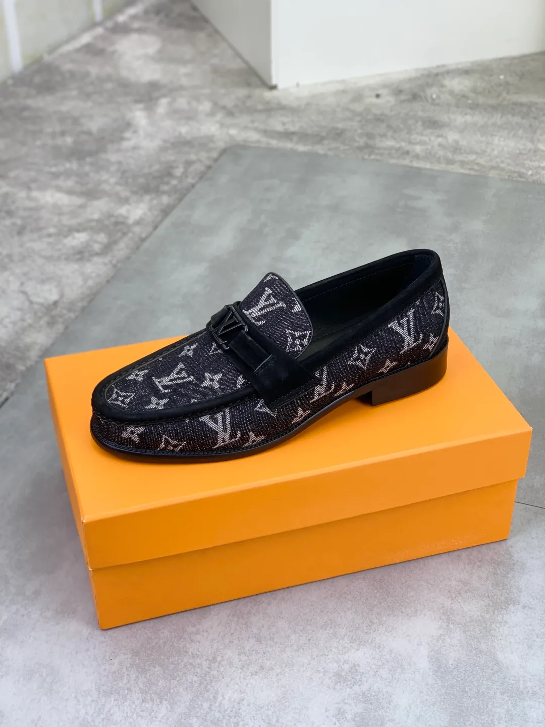 Men's men's shoes 💰P520 New style 💶[LOUIS VUITTON] Water-dyed Niuli Original order New style 🍀LV Louis Vuitton *——Top version of LV classic leather shoes! Made of imported original calfskin, original leather side strips and wear-resistant high-end rubber outsole! High quality products! Color: Black optional Size: 39-44 (45 customized)